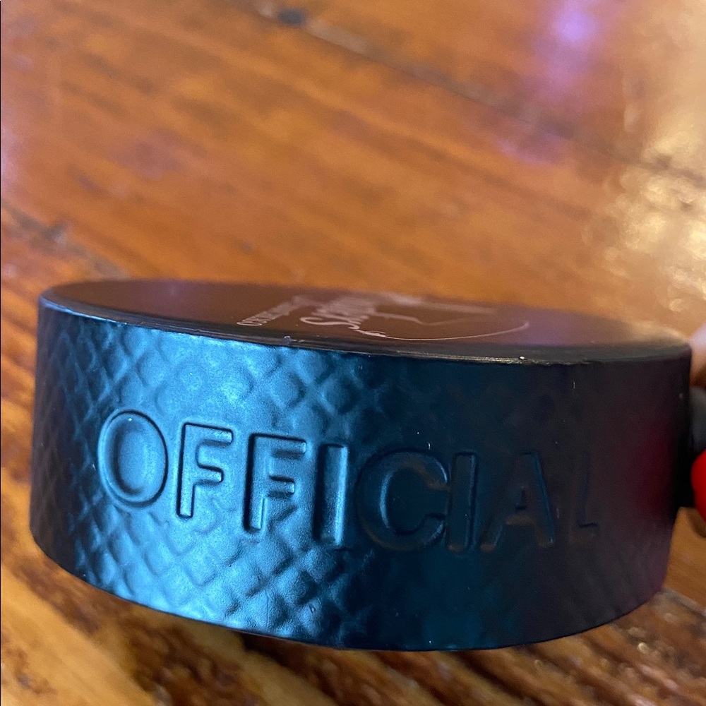 LuckyPuck Flask - Picture 4 of 6